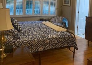 5 bedrooms, iron/ironing board, WiFi