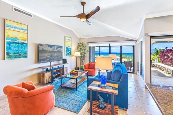 Condo (4 Bedrooms) | Living room