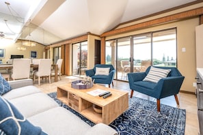 Condo (4 Bedrooms) | Sala de estar | Televisión