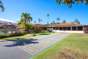 Condo (3 Bedrooms) | Property amenity