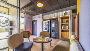 Unclassified image, 2 of 4, button - B&B HOTEL Carcassonne Rocadest La Cité (Carcassonne)