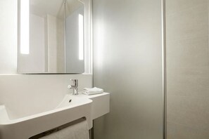 Unclassified image, 3 of 22, button - B&B HOTEL Carcassonne Rocadest La Cité (Carcassonne)