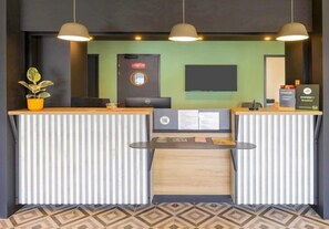 Lobby - B&B HOTEL Carcassonne Rocadest La Cité (Carcassonne)