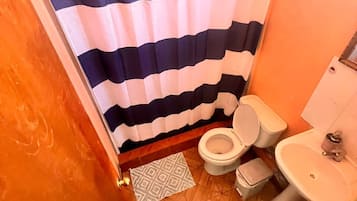 Standard Room | Bilik Mandi | Sabun, tisu tandas