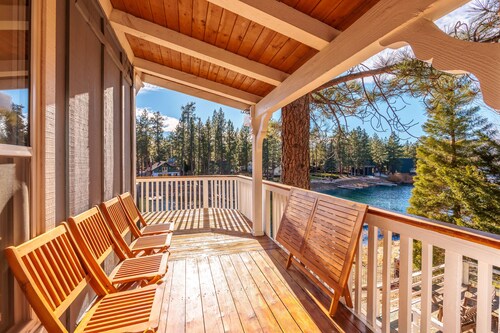 New! Bearadise ~ Lakefront Cabin with Private Dock
