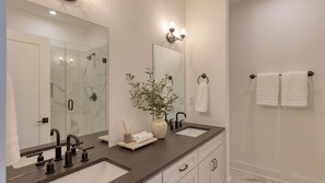 House (2 Bedrooms) | Bahagian dalam