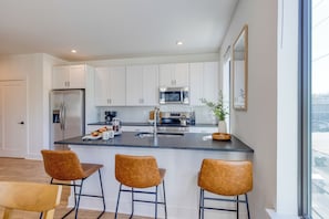 Apartment, 2 Bedrooms, Balcony | Private kitchen | Coffee/tea maker, electric kettle