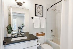 Apartment, 2 Bedrooms | Bathroom | Combined shower/bathtub, free toiletries, hair dryer, towels