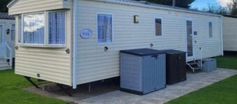 3-bedroom caravan in delightful Prestatyn with WiFi