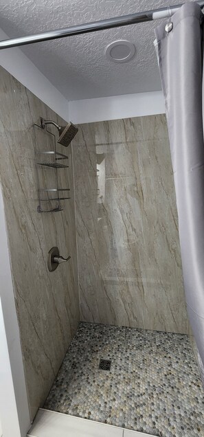 Shower, towels, soap, toilet paper - Cookie's Cabin is a charming little cabin in adventurous Kemmerer! (Kemmerer)