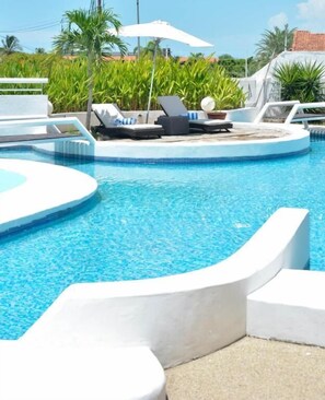 2 outdoor pools, open 8:00 AM to 8:00 PM, pool umbrellas, sun loungers - Aquarius Hotel Boutique (Maneiro)