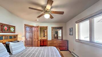 3 bedrooms, iron/ironing board, free WiFi, bed sheets