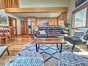 Smart TV, fireplace - At-home 3-bedroom, Garage, On Shuttle Route (Mount Crested Butte)