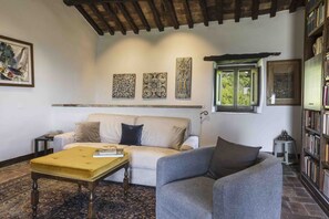 Fireplace - Villa Ciciliano by MMega (Monte Santa Maria Tiberina)