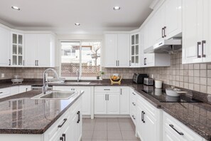 Fridge, microwave, oven, stovetop - Large Ensuite in a Luxury House (Richmond)