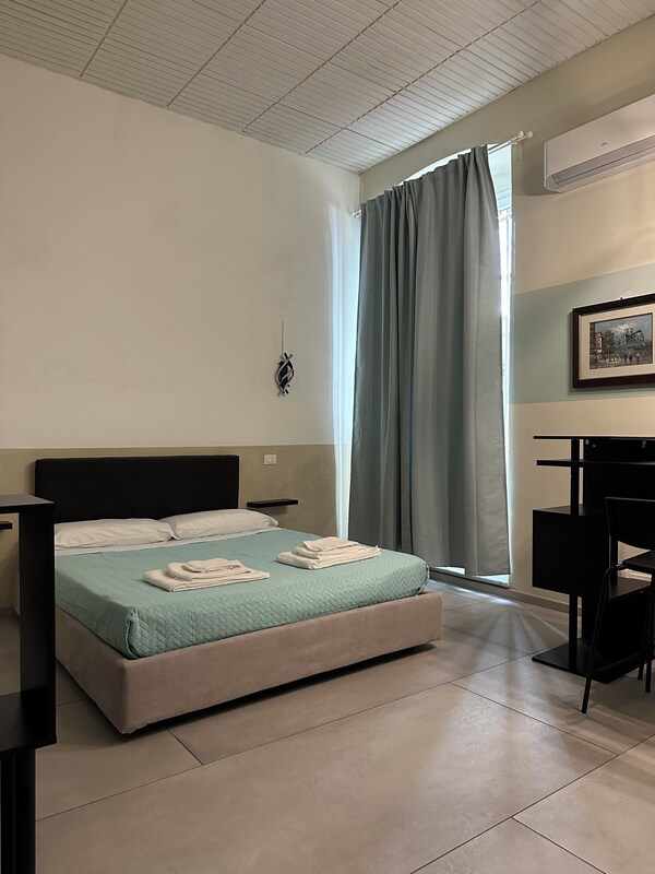 Station Apartment East - La Spezia