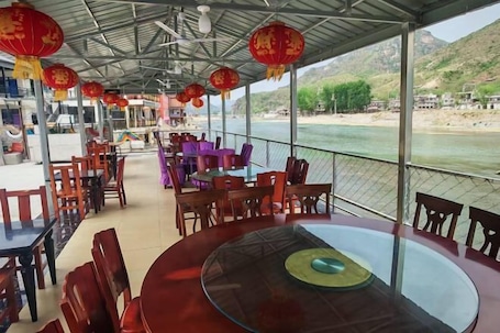 Restaurant. Tiegemen Express Hotel