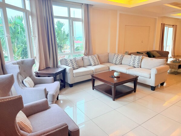 Family Apartment, 3 Bedrooms, Kitchen, City View | Living area