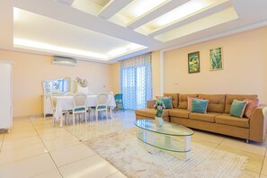 Family Apartment, 3 Bedrooms, City View | Living area