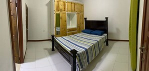 2 makuuhuonetta, silitysrauta/-lauta, ilmainen Wi-Fi, vuodevaatteet