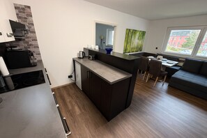 Microwave, oven, stovetop, dishwasher - Homefeld Holiday apartment Stadtmitte Hünfeld (Hünfeld)