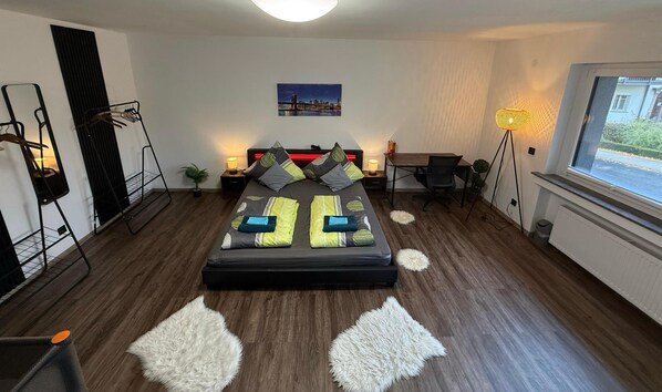1 bedroom, WiFi, bed sheets