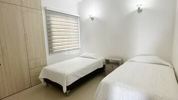 3 bedrooms, iron/ironing board, WiFi, bed sheets