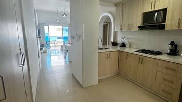 Microwave, oven, stovetop, coffee/tea maker