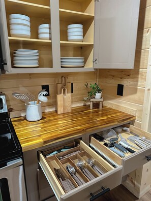 Micro-ondes, four, plaque de cuisson, lave-vaisselle