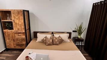 2 bedrooms, desk, free WiFi, bed sheets