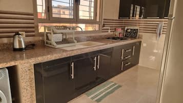 Micro-ondes, four, plaque de cuisson, lave-vaisselle
