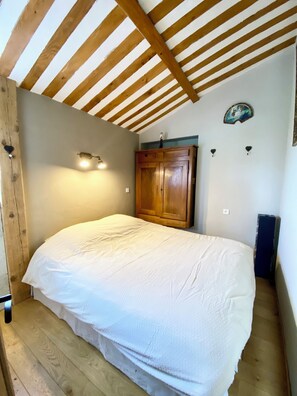 1 habitación, wifi y ropa de cama