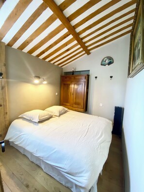 1 bedroom, WiFi, bed sheets