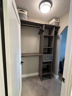 Interior - Modern Escape (Loa)