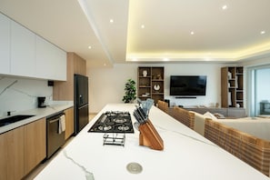 Micro-ondes, four, plaque de cuisson, lave-vaisselle