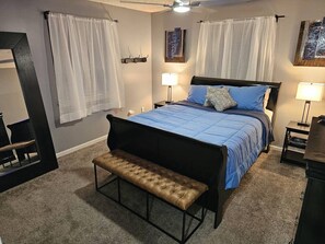 2 bedrooms, desk, travel crib, free WiFi - Family & Pet Friendly Condo (Jacksonville)