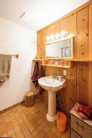 Toallas, jabón y papel higiénico