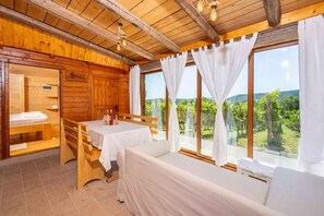 Dining - Holiday home with hot tub and sun terrace (Grižane)
