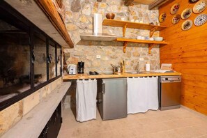 Kühlschrank, Herdplatte, Geschirrspüler