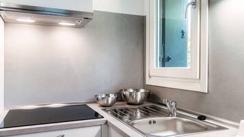 Kühlschrank, Mikrowelle, Ofen, Geschirrspüler