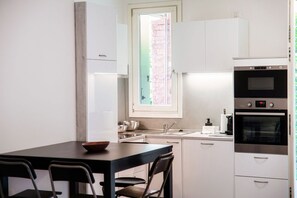 Coffee/tea maker, fridge, microwave, oven