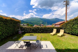 Outdoor dining - Apartment with Garden in Abbadia Lariana (Lario10) (Abbadia Lariana)