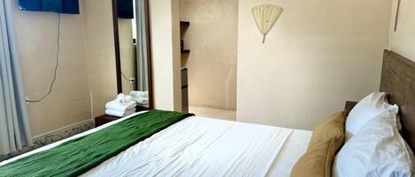 4 makuuhuonetta, silitysrauta/-lauta, Wi-Fi, vuodevaatteet