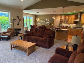 Smart TV, fireplace, DVD player