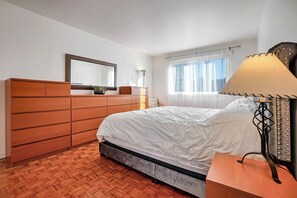 4 bedrooms, desk, iron/ironing board, free WiFi