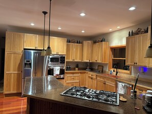 Mikrowelle, Ofen, Herdplatte, Geschirrspüler