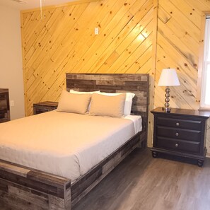 3 bedrooms, WiFi, bed sheets - 3-bedroom cabin on Lake Erie, second floor balcony and great views of Lale Erie. (Ashtabula)