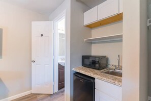 Fridge, microwave