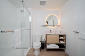 Estudi en suite, 1 llit de matrimoni gran i sofà llit | Bany