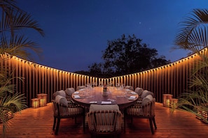 International cuisine, al fresco dining